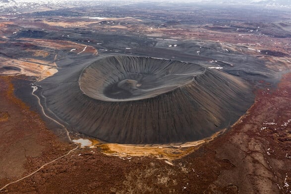 der Vulkankrater Hverfjall im Norden Islands
